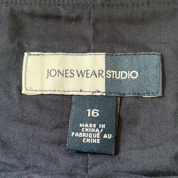 ⭐️ Host Pick ⭐️ NWT - Navy/White Floral A Line Skirt - Picture 8 of 10